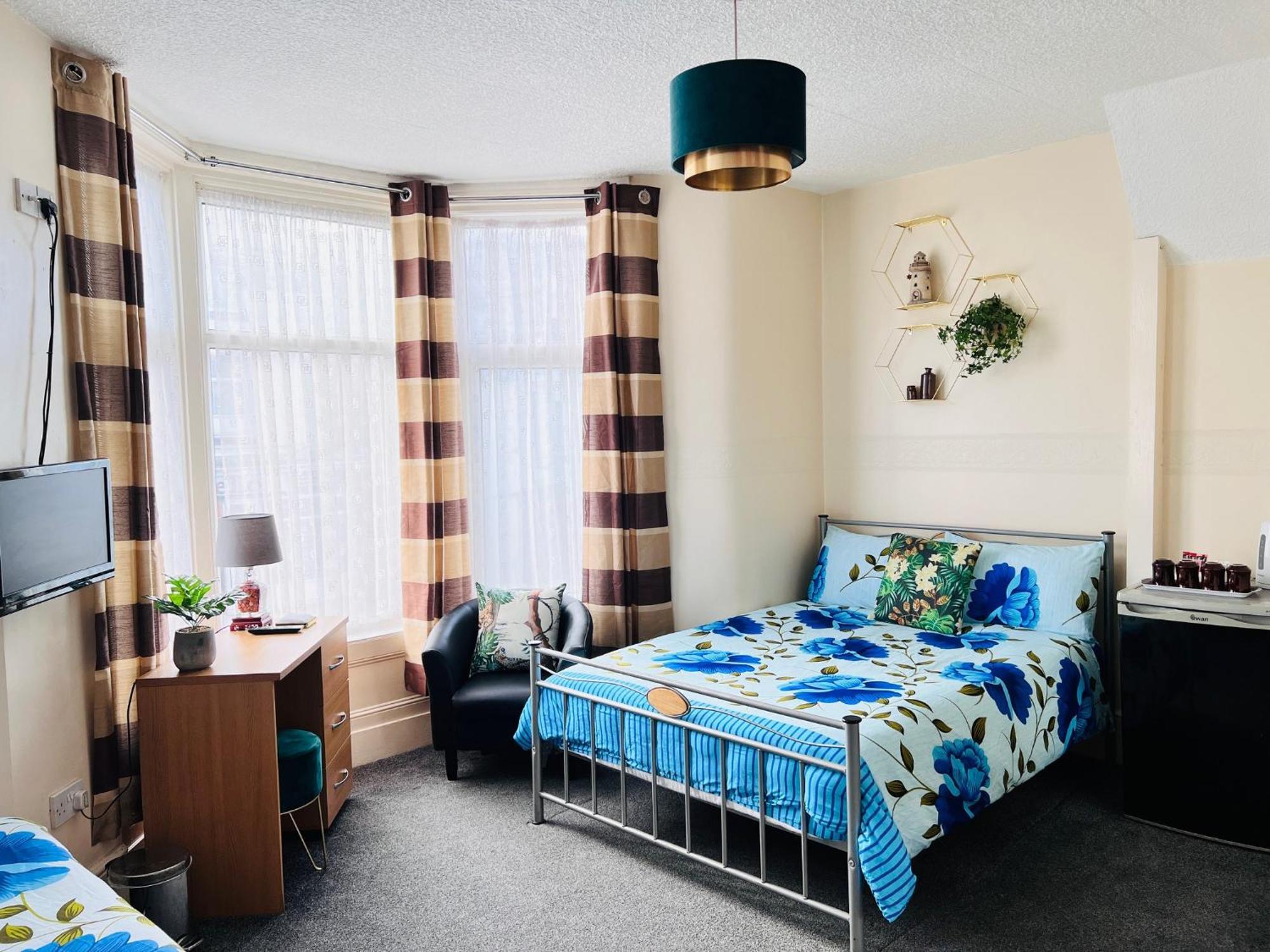 Galaxy Hotel 黑潭 外观 照片