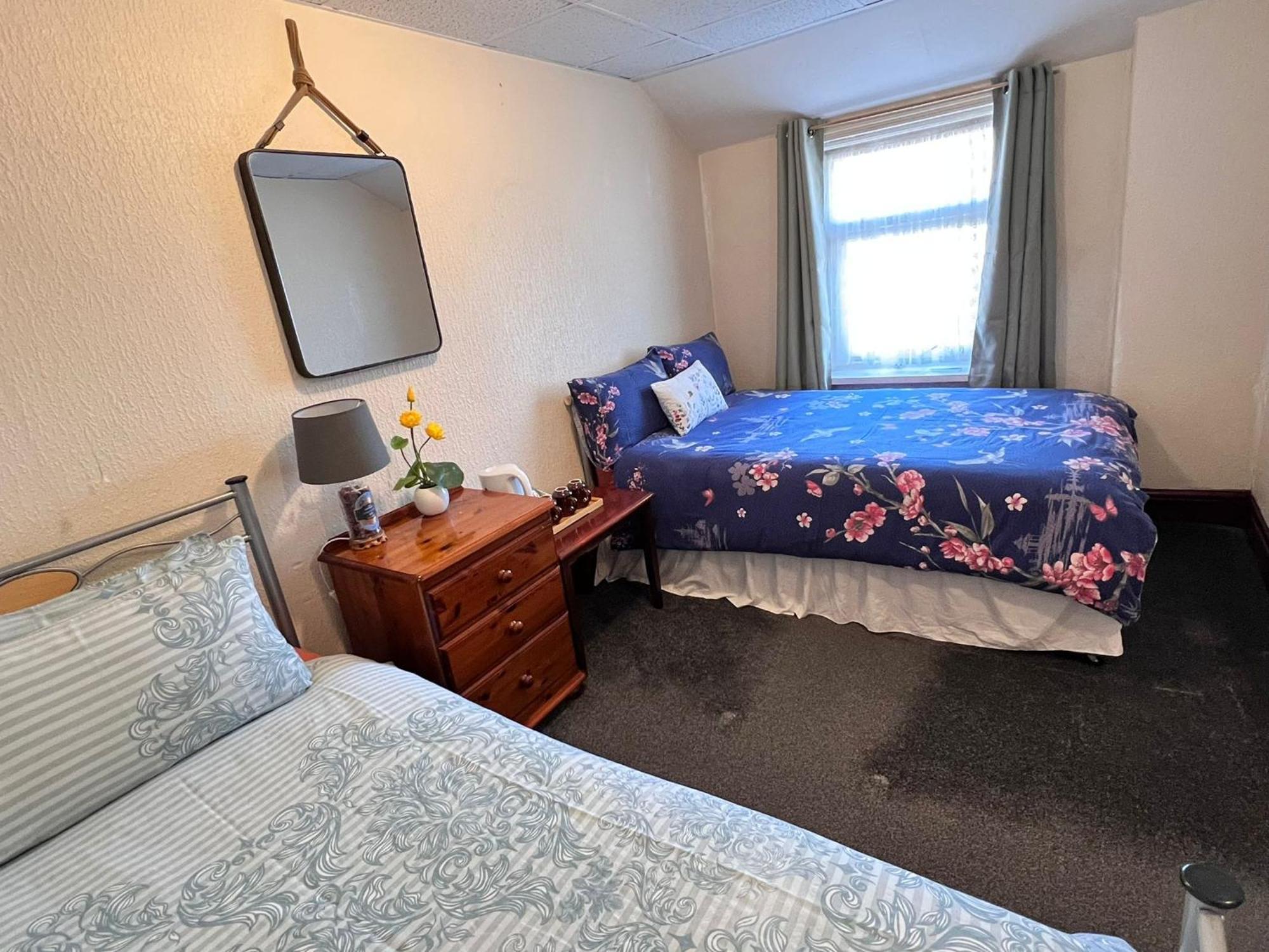 Galaxy Hotel 黑潭 外观 照片